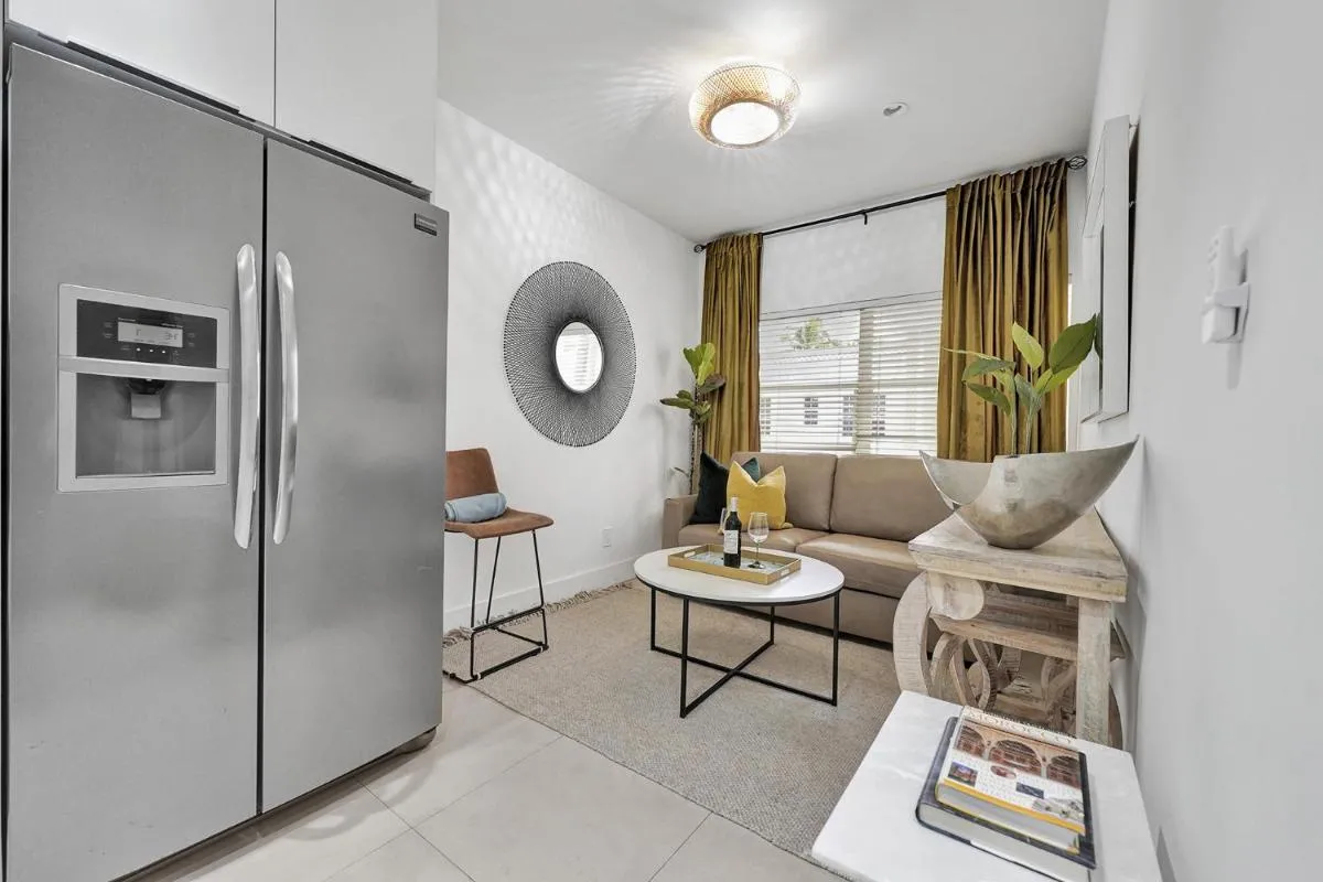 Image 2 of SOBE MONARCH 2BEDROOM 2 BATH MODERN apt- WALK TO OCEAN DRIVE