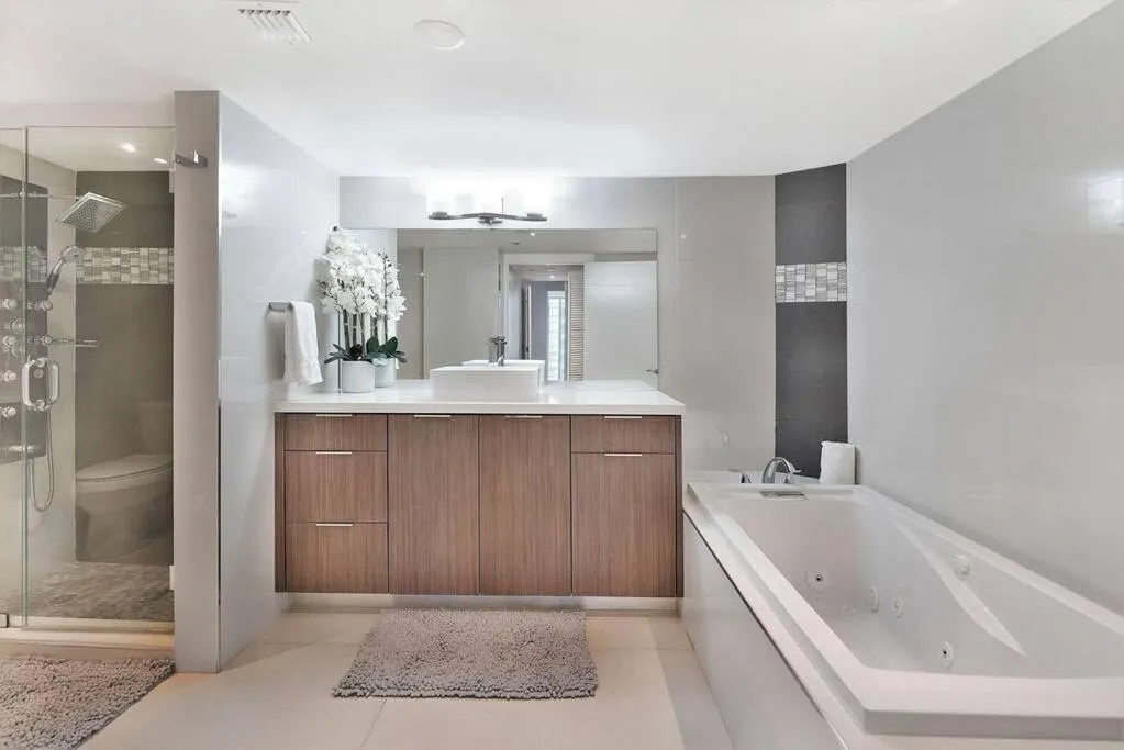Image 2 of SeaDuced By Miami Skyline And Bay Views!