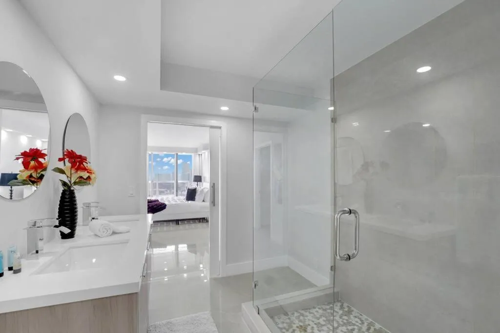 Image 2 of Shades of Miami Sky Penthouse! Newly Renovated