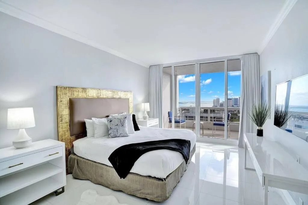 Image 1 of Sky High Penthouse! Water & City Views (top floor)