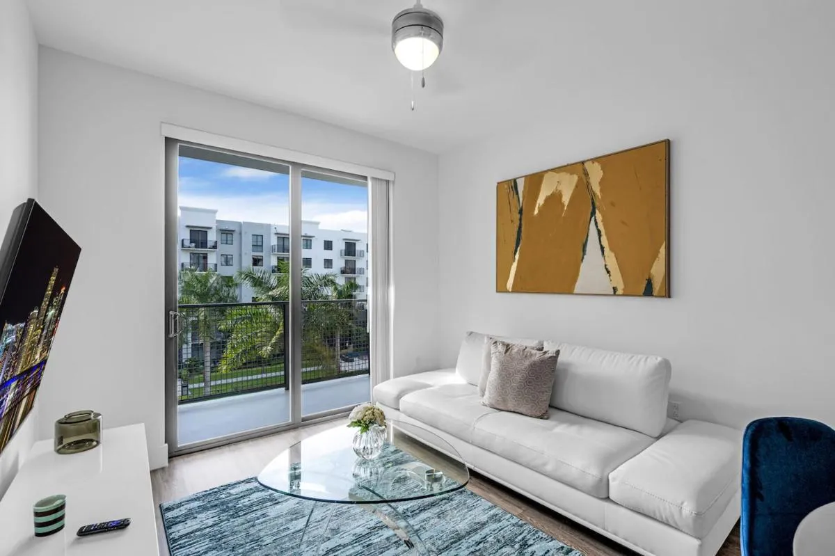 Image 3 of Sleek Doral Retreat 1 Bed Oasis With Free Parking