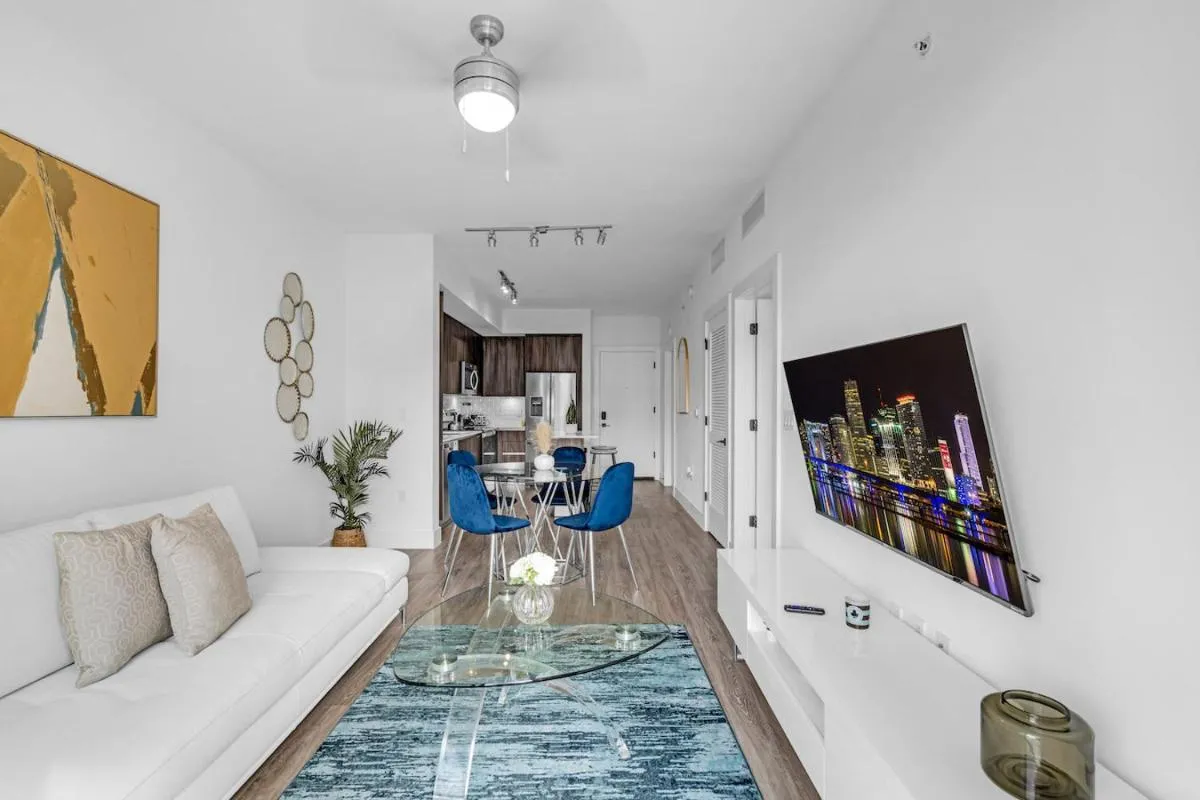 Image 1 of Sleek Doral Retreat 1 Bed Oasis With Free Parking