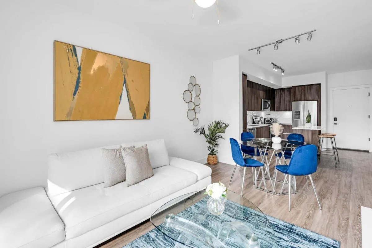 Image 4 of Sleek Doral Retreat 1 Bed Oasis With Free Parking