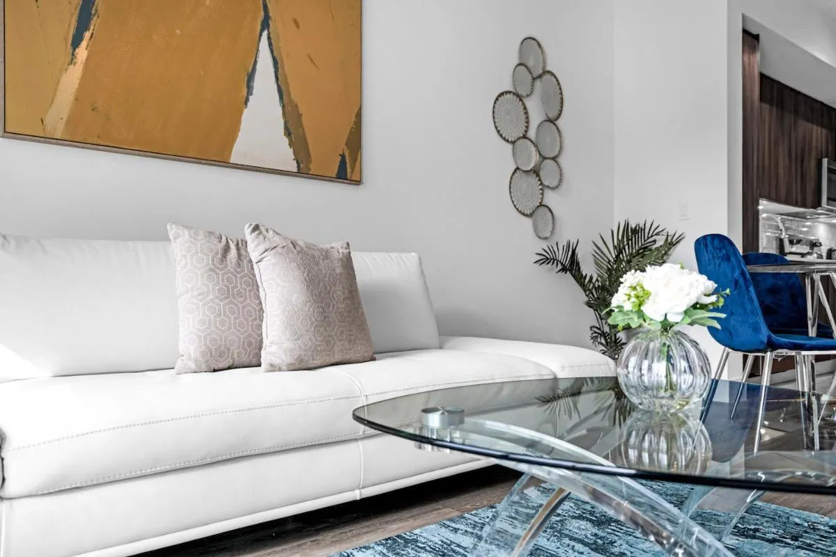 Image 5 of Sleek Doral Retreat 1 Bed Oasis With Free Parking
