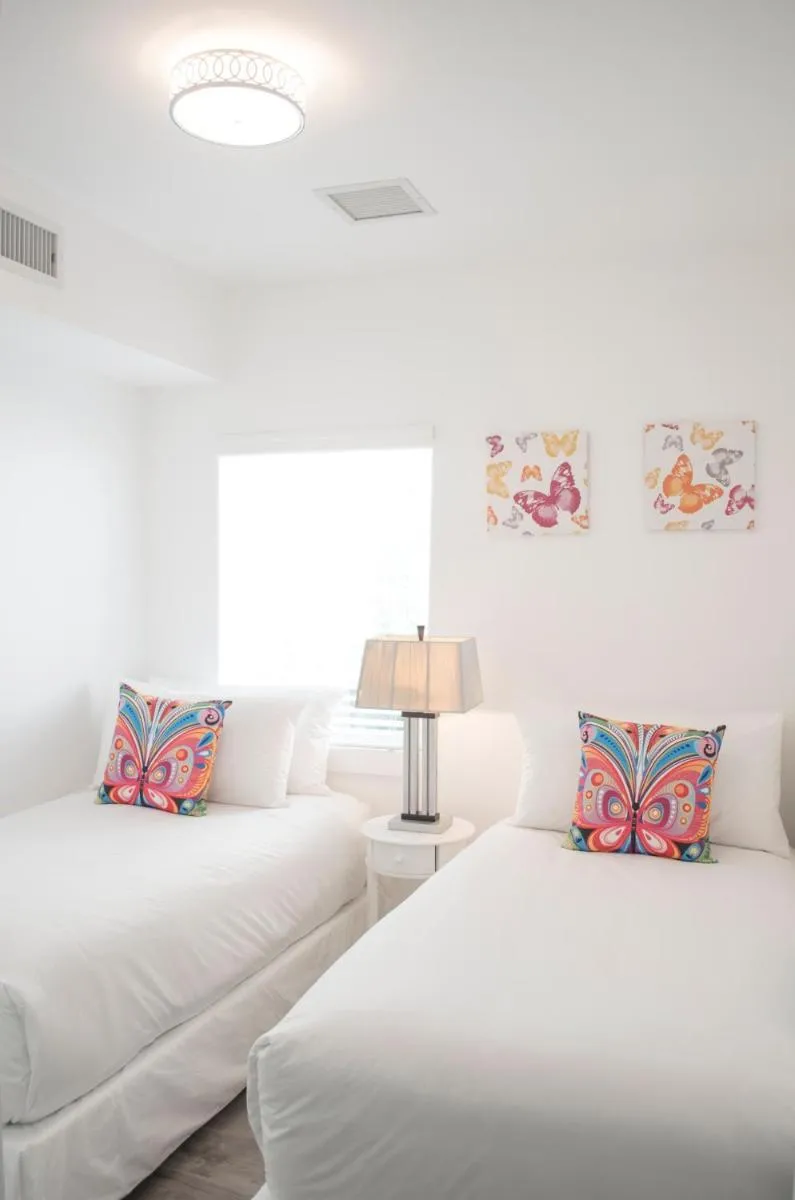 Image 6 of Sobe Lux