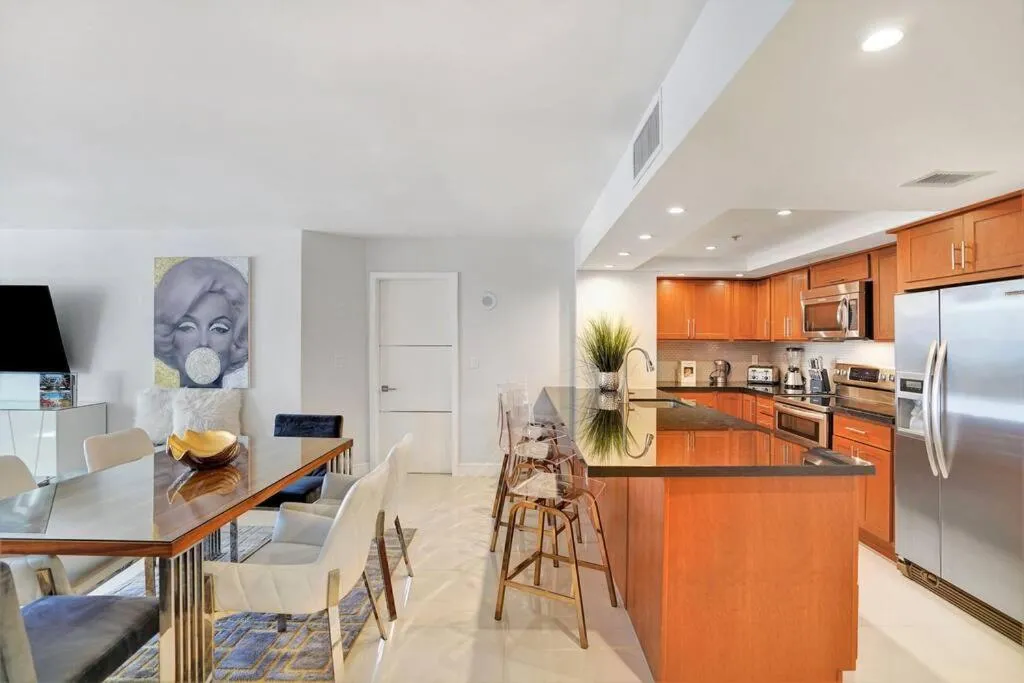 Image 4 of Some Like It Hot! Miami Skyline & Water Views 4BR
