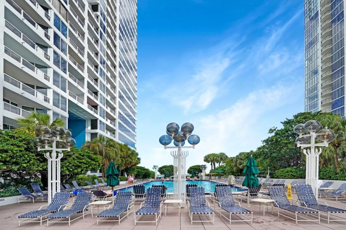 Image 6 of Some Like It Hot! Miami Skyline & Water Views 4BR