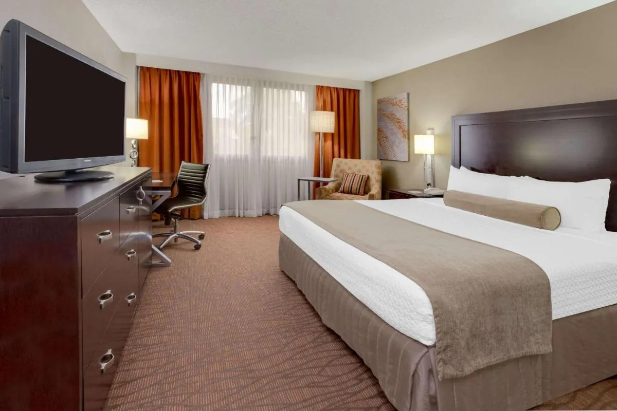 Image 2 of Sonesta Miami Airport