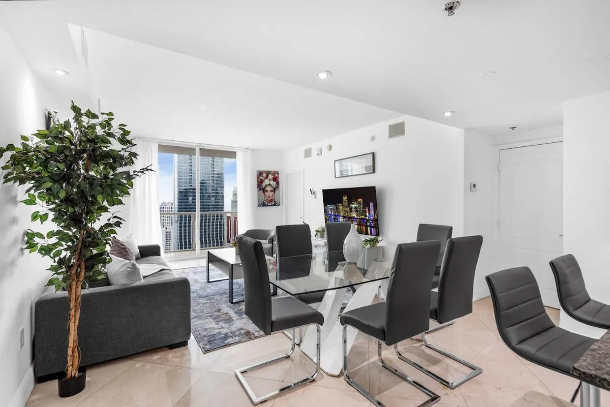 Image 4 of Spacious 2 Bed Unit in Brickell with Free Parking
