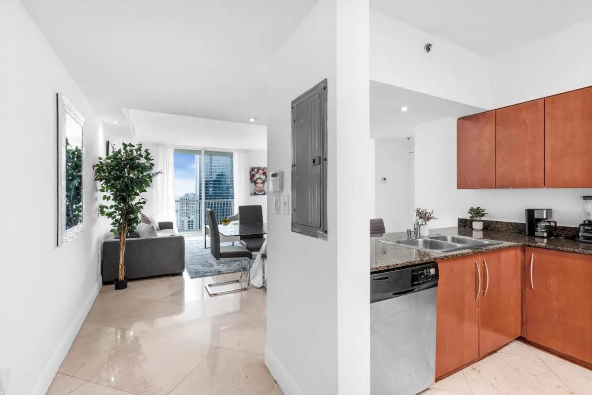 Image 5 of Spacious 2 Bed Unit in Brickell with Free Parking