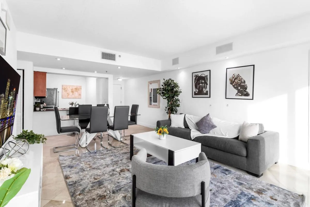 Image 2 of Spacious 2 Bed Unit in Brickell with Free Parking