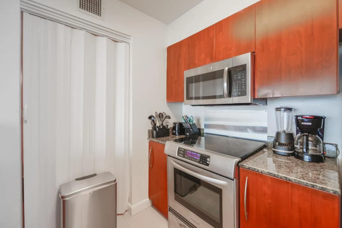 Image 4 of Spectacular 3 BD Condo direct Ocean balcony view