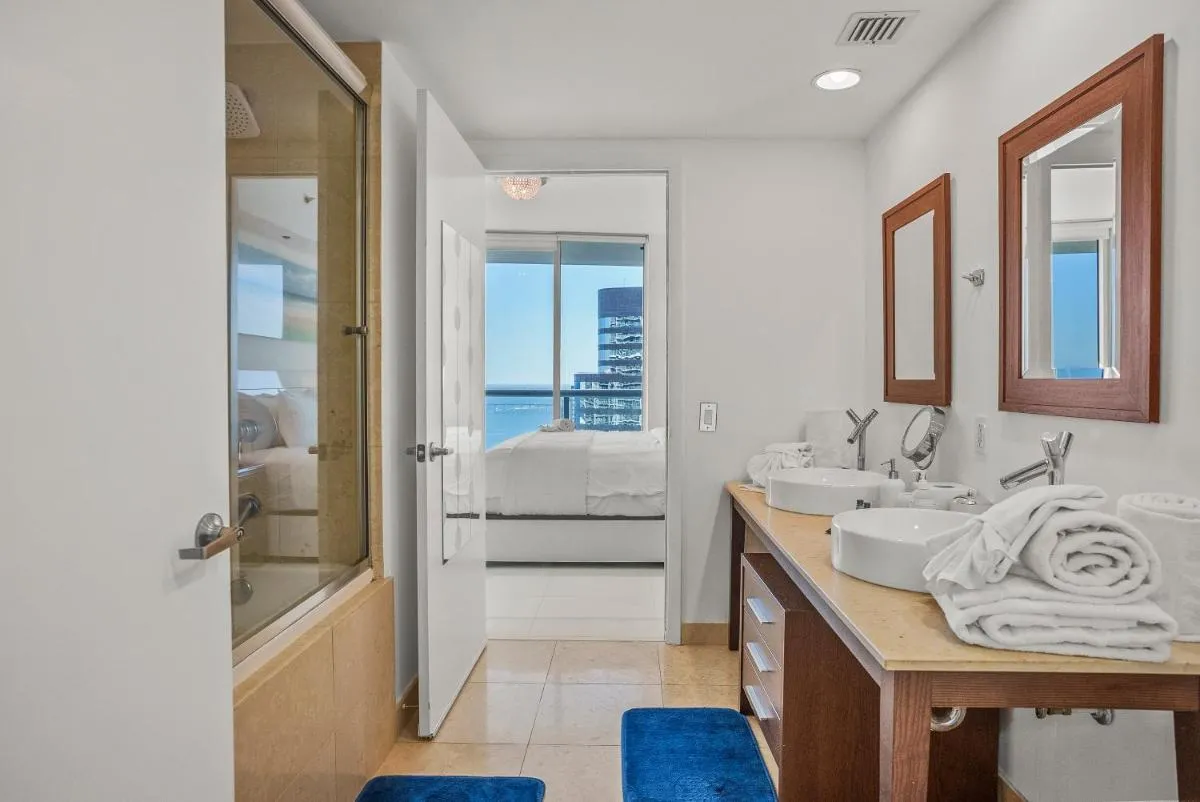 Image 2 of Splendid Unit outstanding View-W Hotel Brickell