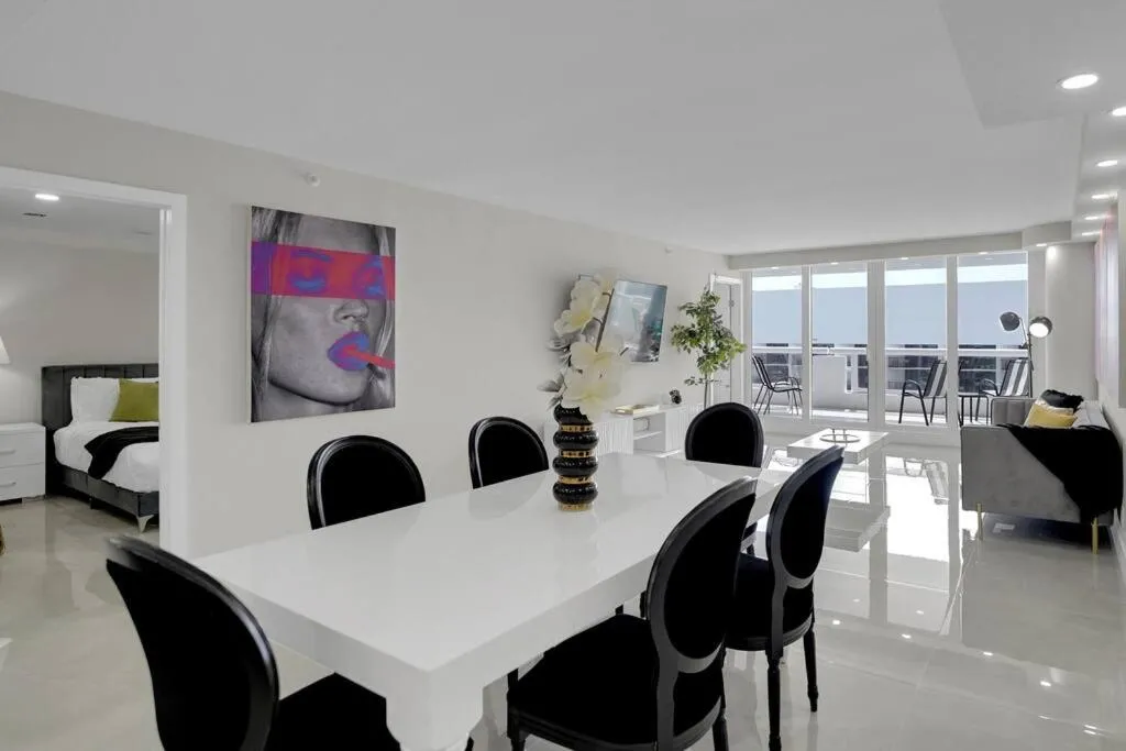Image of Star Dust! Heart of Miami Dream Stay! 4 BR