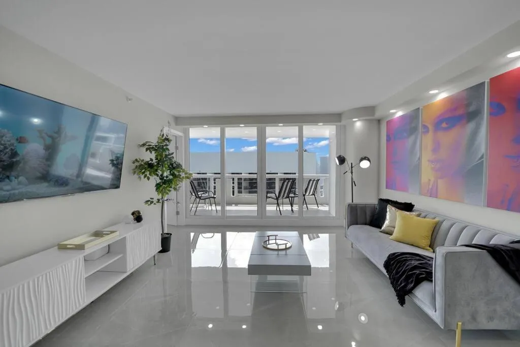 Image 5 of Star Dust! Heart of Miami Dream Stay! 4 BR