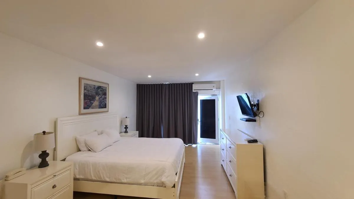 Image 1 of Stardust Hotel