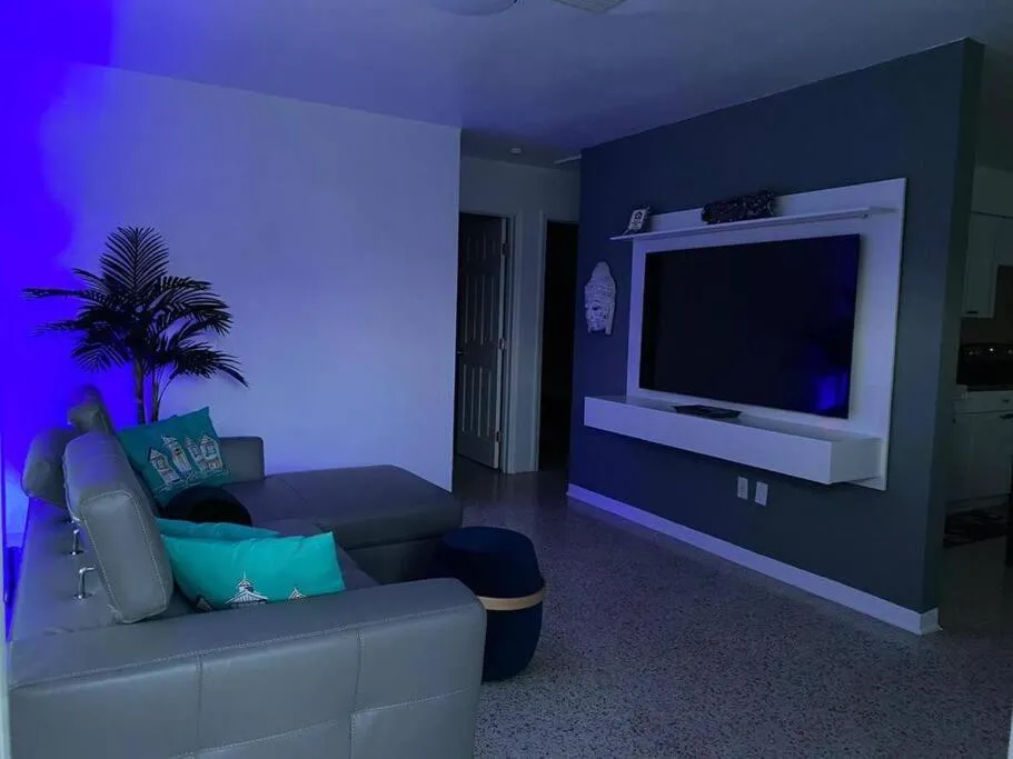 Image 4 of Stayover In Miami Home 2BR – 1BTH – free parking