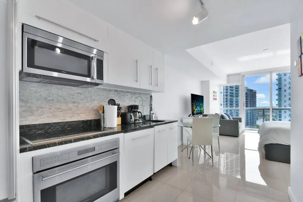 Image 4 of Studio at Icon Brickell Luxury Waterfront Building