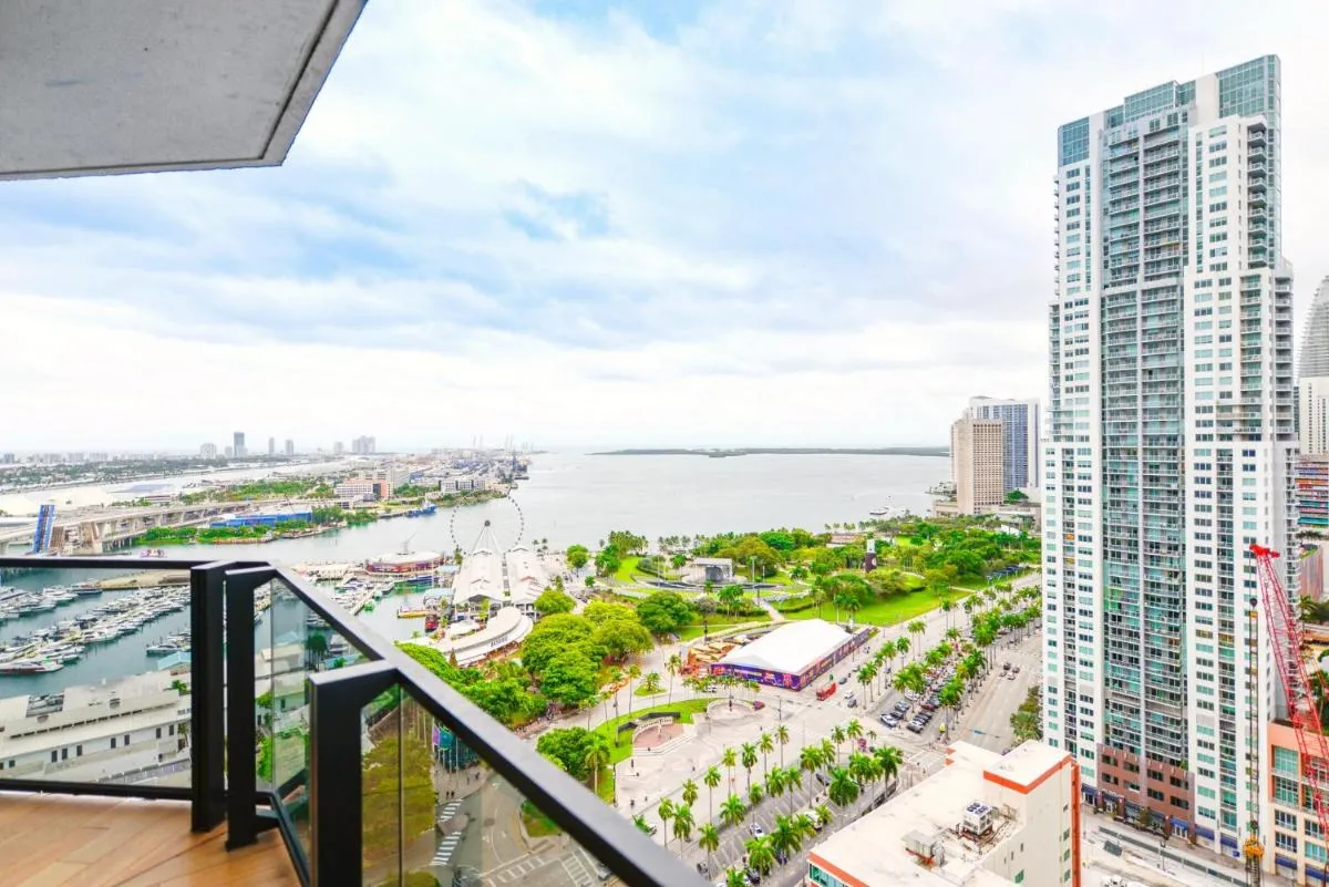 Image 3 of Studio with Bay Views Near to Bayfront Park