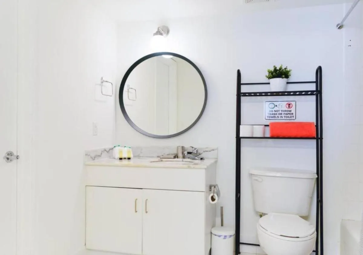 Image 2 of Stunning 1/1 Condo @Brickell Free Parking/Pool
