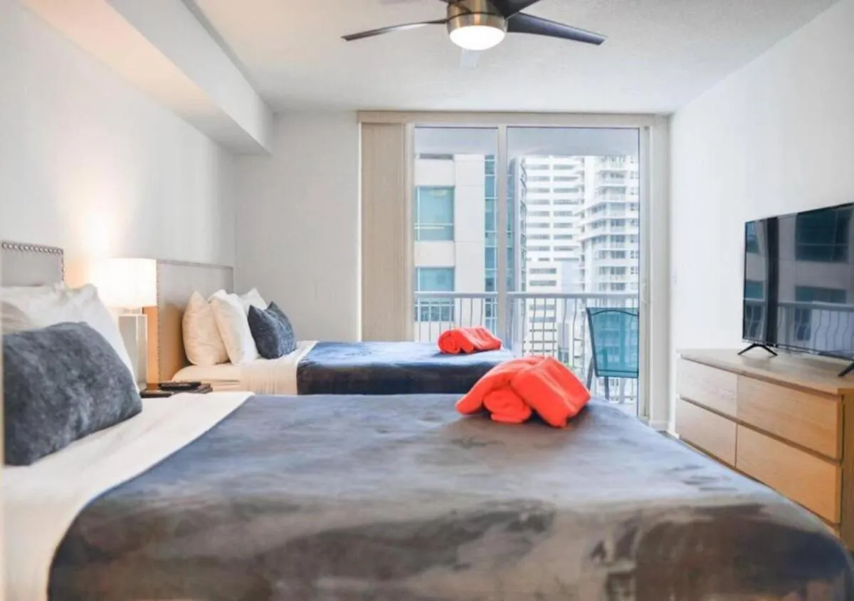 Image 1 of Stunning 1/1 Condo @Brickell Free Parking/Pool