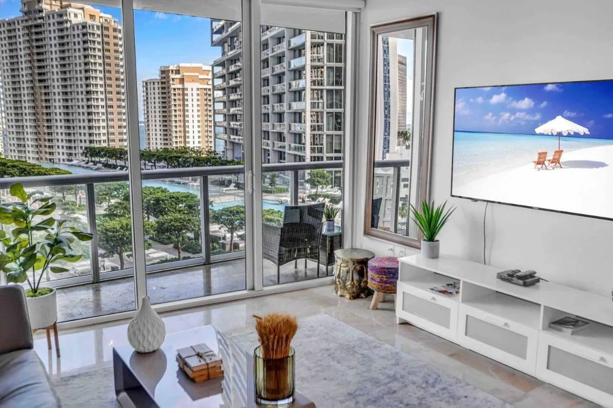 Image 5 of Stunning 1BR W Icon Condo -Waterviews-FreeSpa
