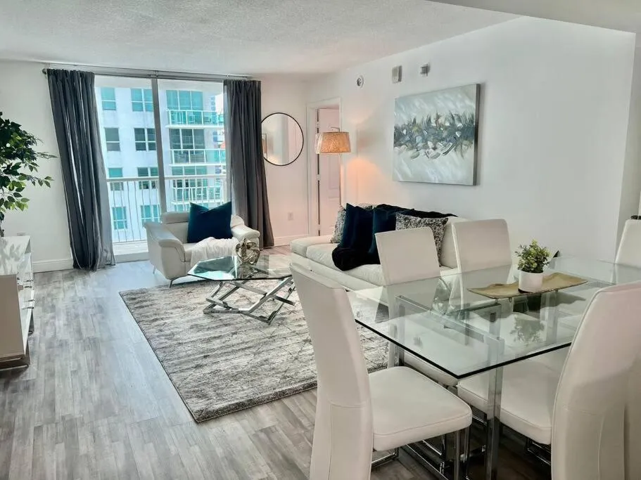 Image of Stunning Urban Retreat in the Heart of Brickell