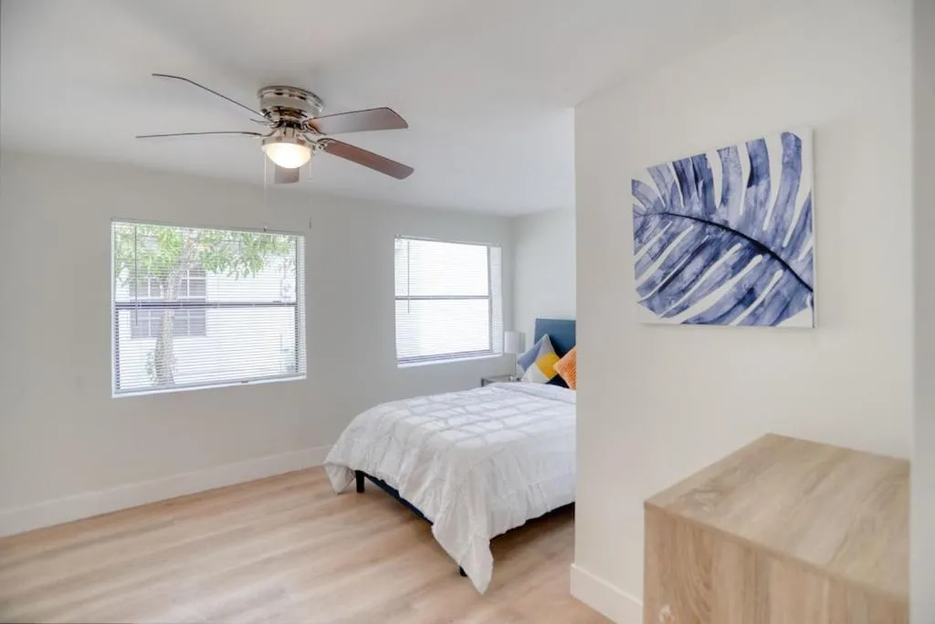 Image 6 of Stylish, Modern with a splash of Glam! Upscale 4-3 In Historic Coconut Grove