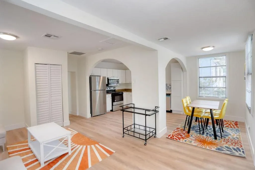 Image 3 of Stylish, Modern with a splash of Glam! Upscale 4-3 In Historic Coconut Grove