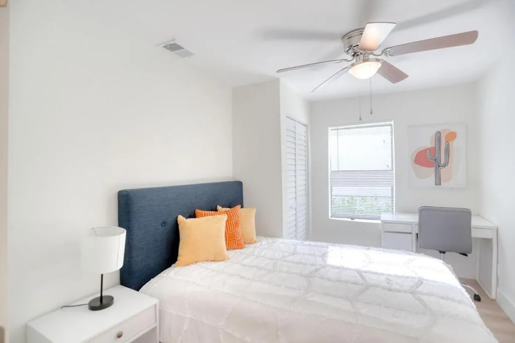 Image 1 of Stylish, Modern with a splash of Glam! Upscale 4-3 In Historic Coconut Grove