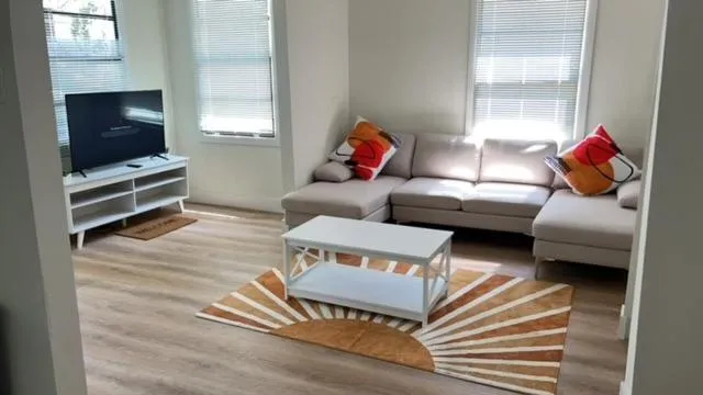 Image 4 of Stylish, Modern with a splash of Glam! Upscale 4-3 In Historic Coconut Grove