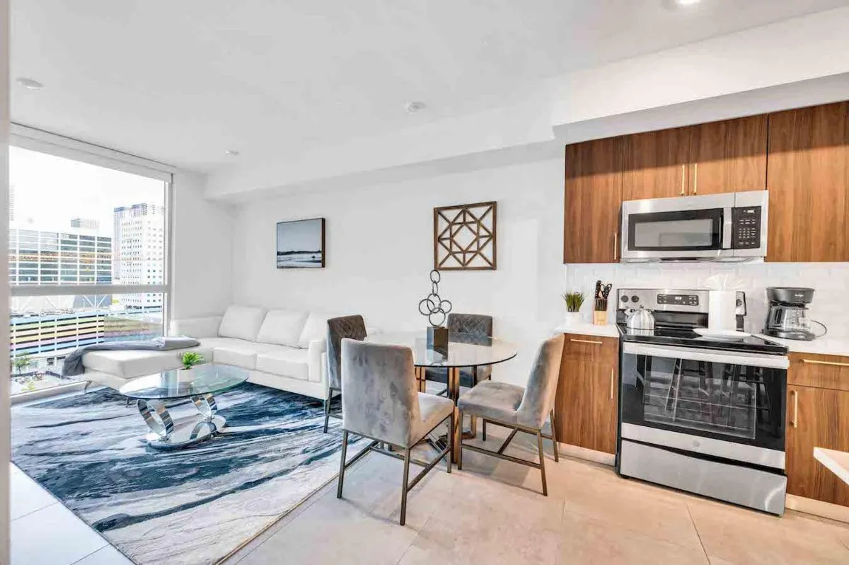 Image 1 of Stylish Unit in Downtown Miami With Free Parking