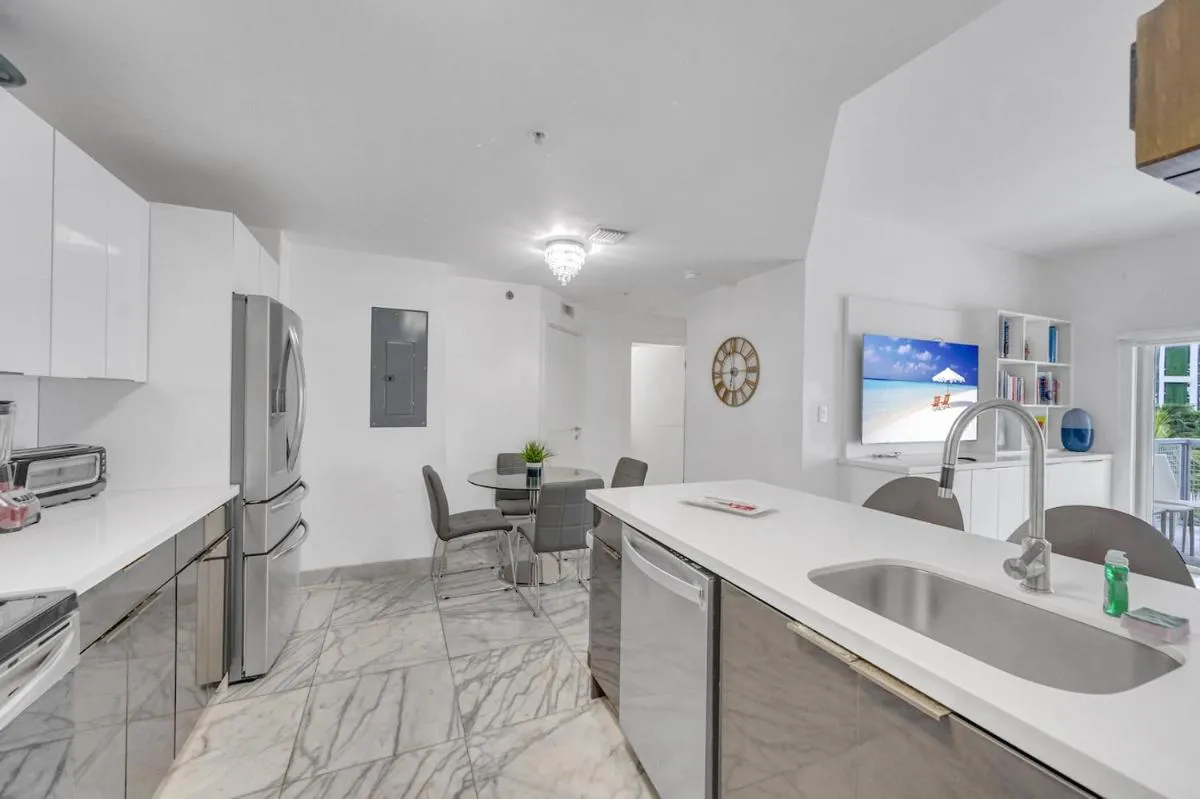 Image 5 of Subtle 2 Bed in Edgewater near Downtown With Free Parking