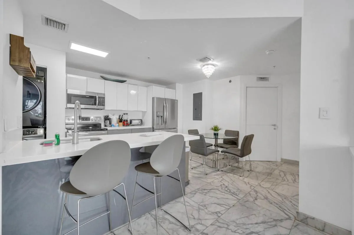 Image 6 of Subtle 2 Bed in Edgewater near Downtown With Free Parking