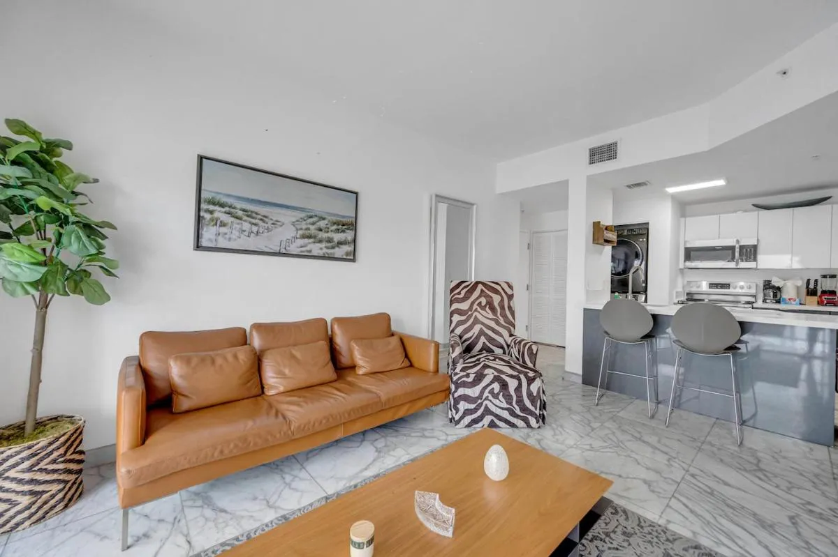 Image 2 of Subtle 2 Bed in Edgewater near Downtown With Free Parking