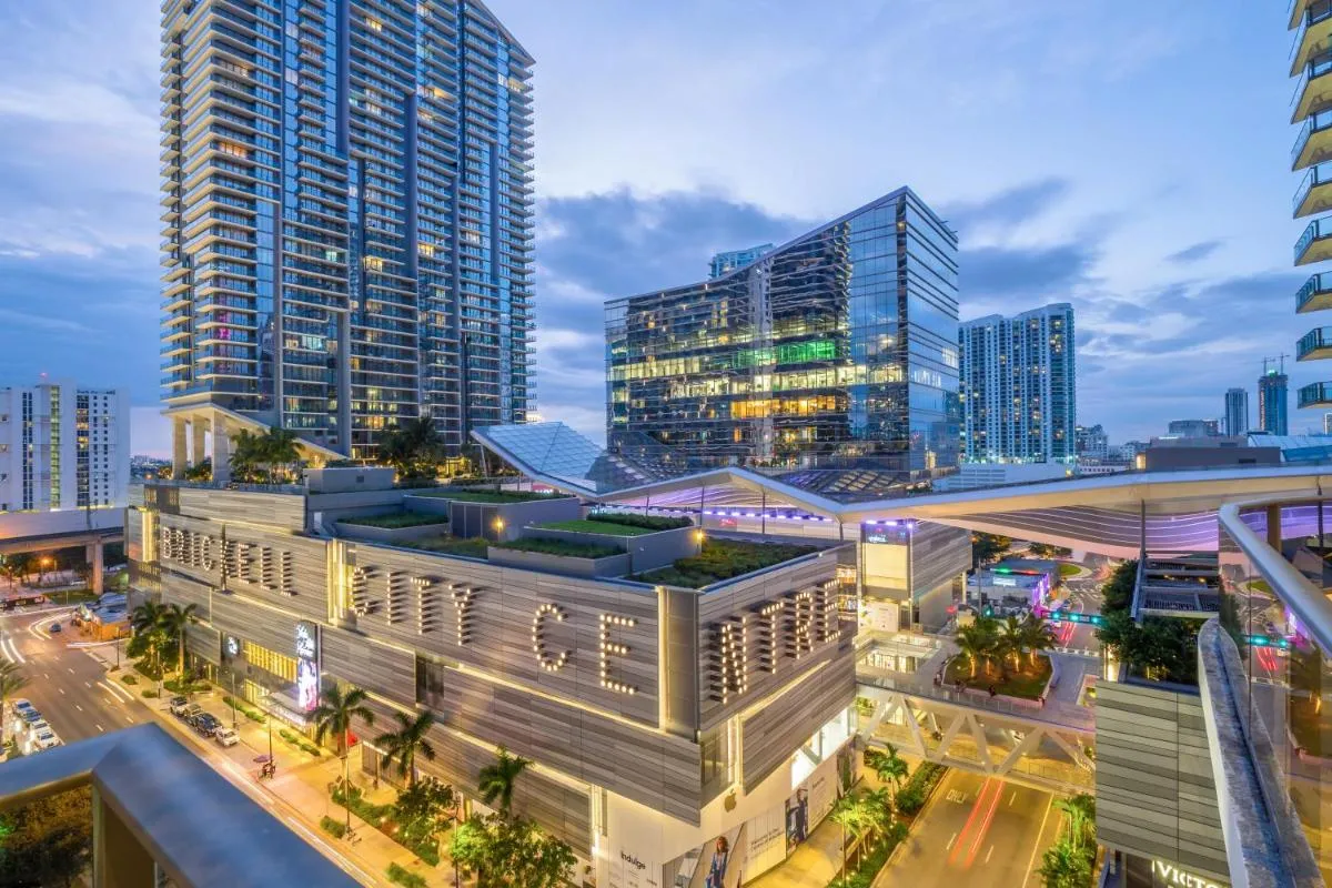Image 6 of Suites at SLS Lux Brickell managed by CE