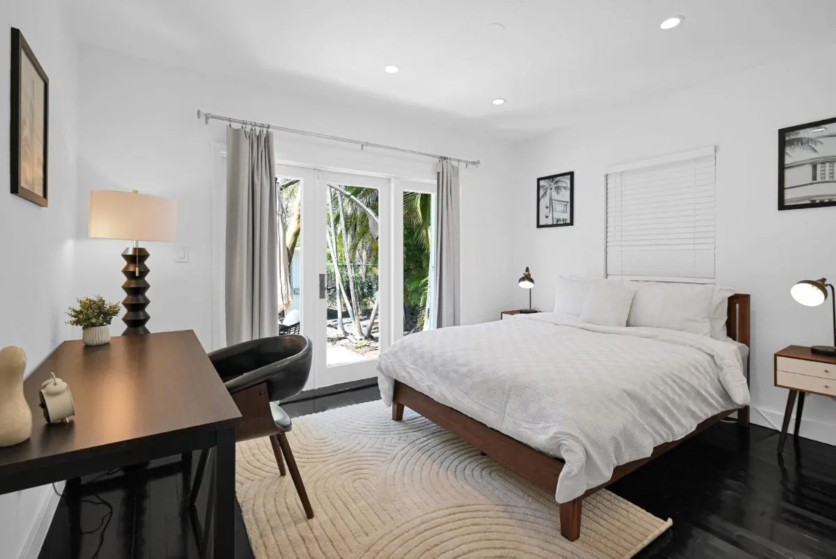 Image 1 of Summer Estate – Pool Parking & Prime Location