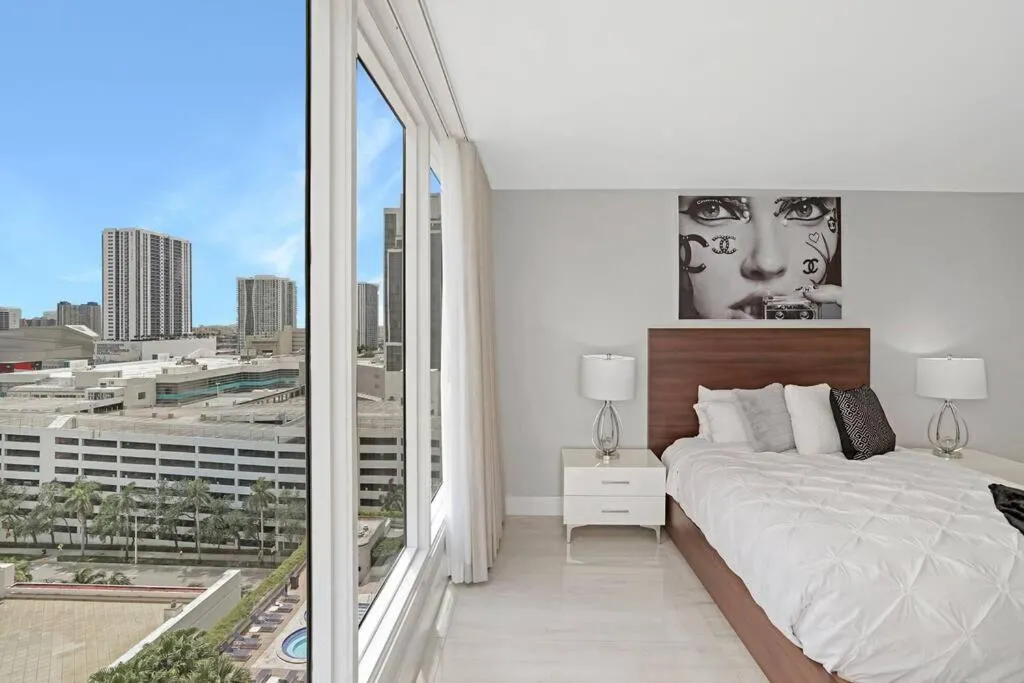 Image 1 of Sun-Kissed & Sunshine! Direct Water and City Views