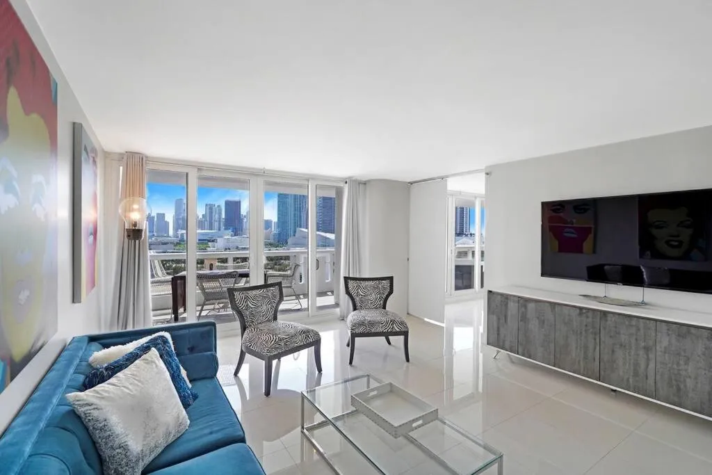Image 5 of The Marilyn! Renovated and Amazing Skyline Views!