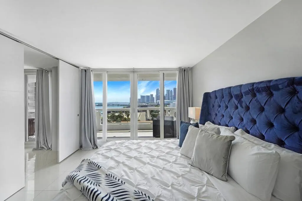 Image 1 of The Marilyn! Renovated and Amazing Skyline Views!