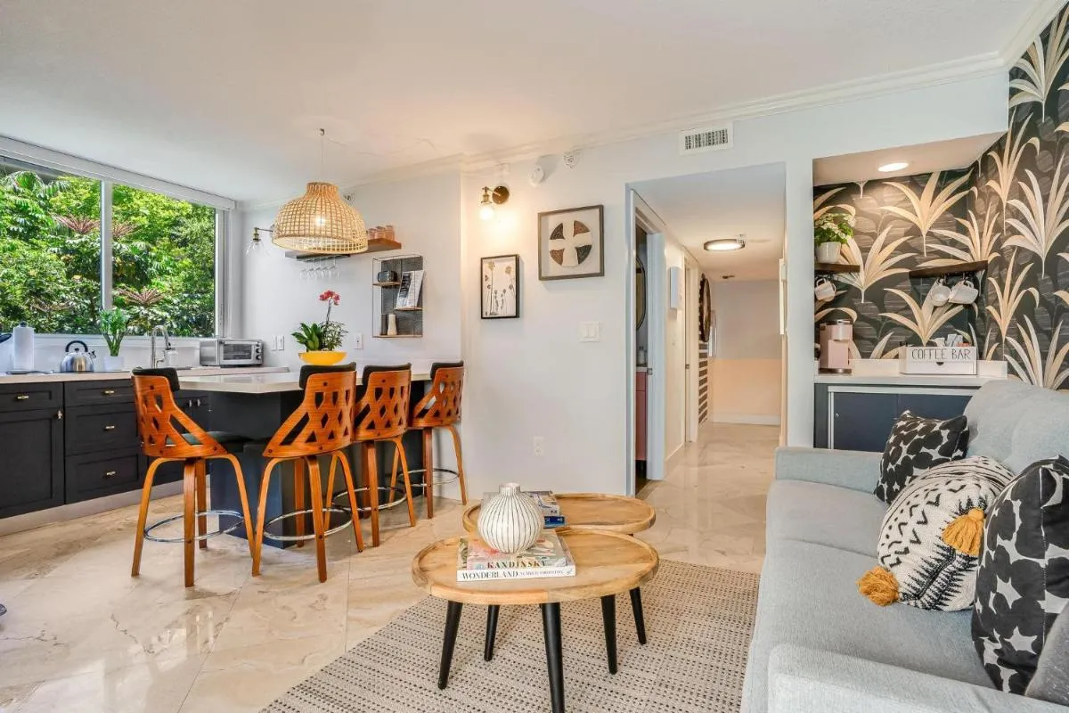 Image 3 of The Palms Coconut Grove 1 bedroom condo includes parking