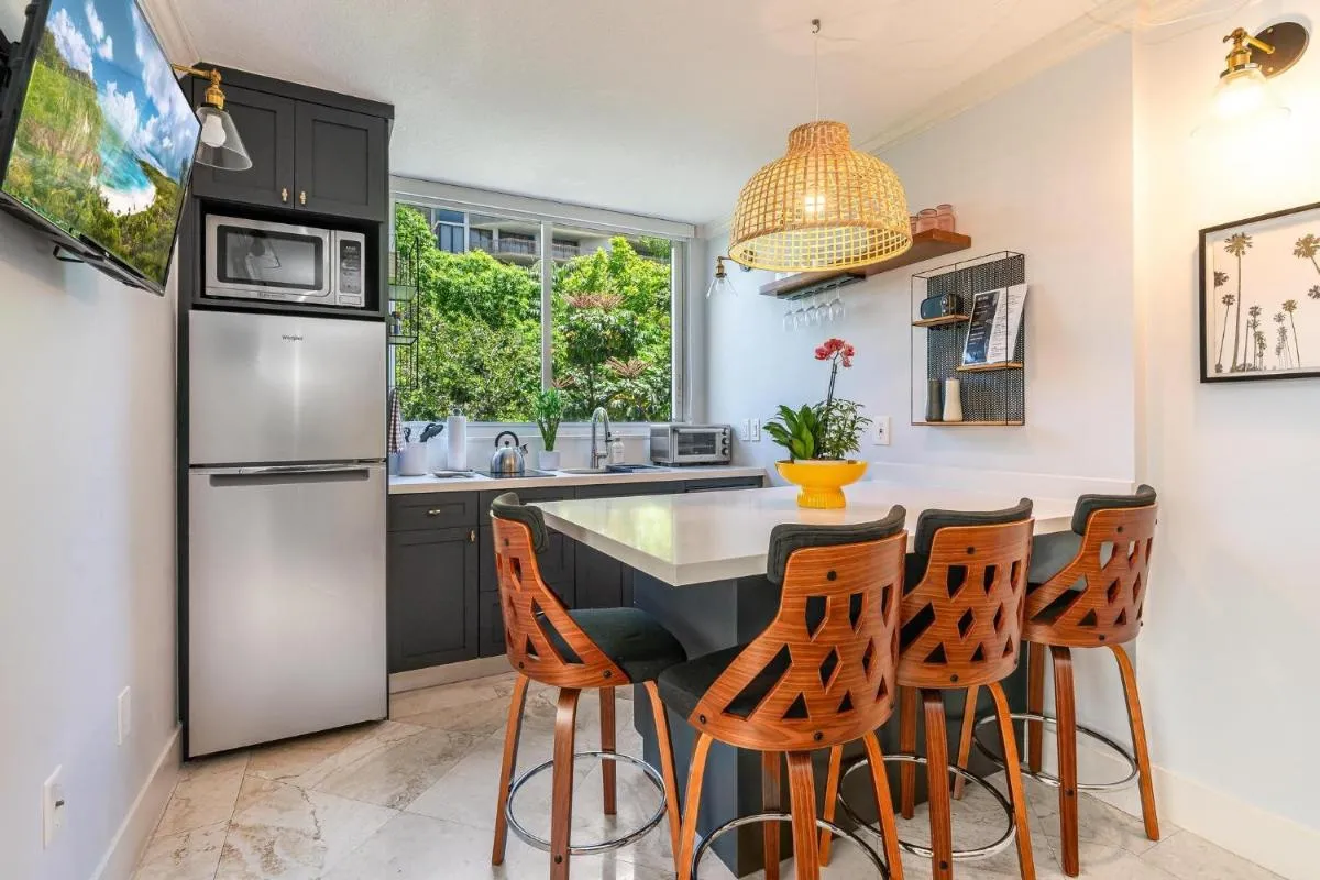 Image 6 of The Palms Coconut Grove 1 bedroom condo includes parking