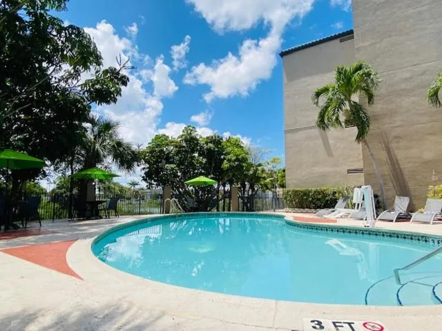 Image 3 of The Palms Inn & Suites Miami, Kendall, FL