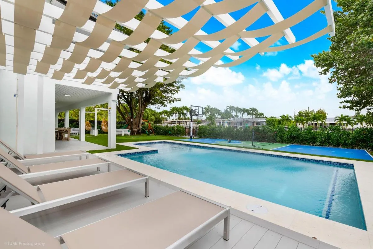 Image 3 of The World Mansion 22 Guest Heated Pool Canal View
