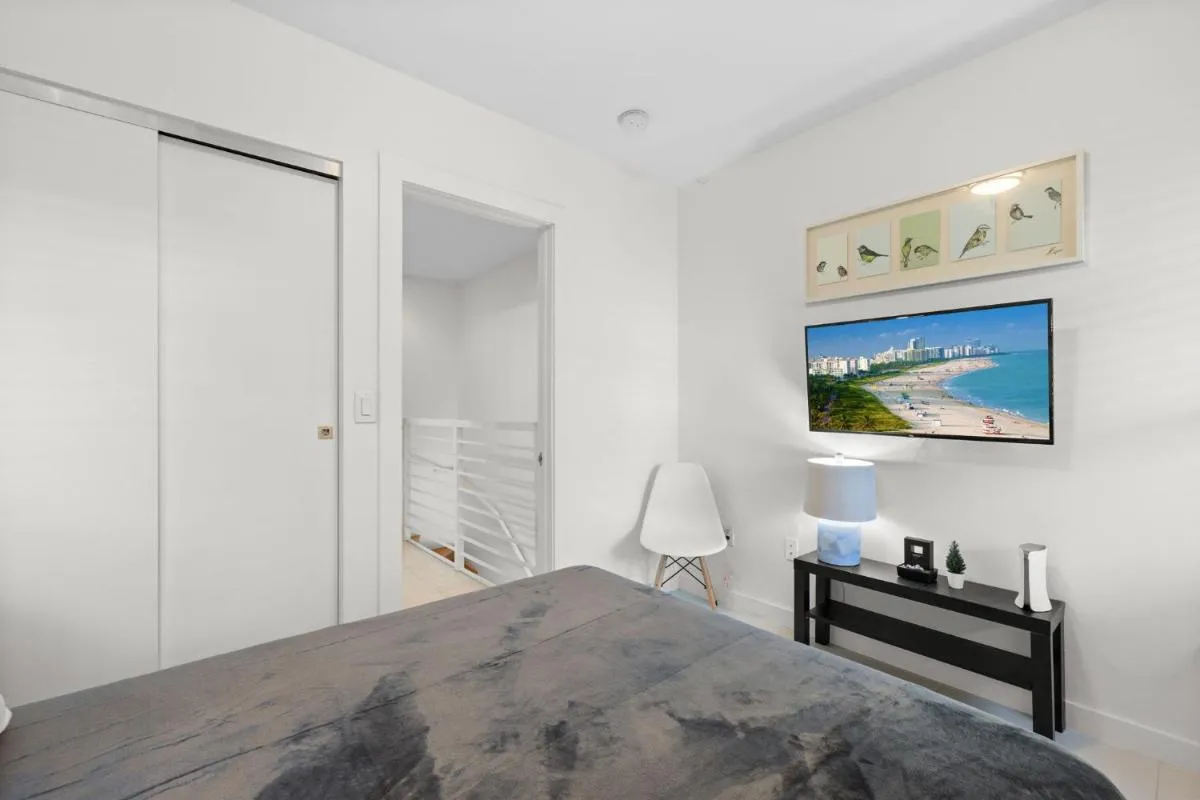 Image 6 of Tranquil Retreat, Comfortable Condo in Miami Beach