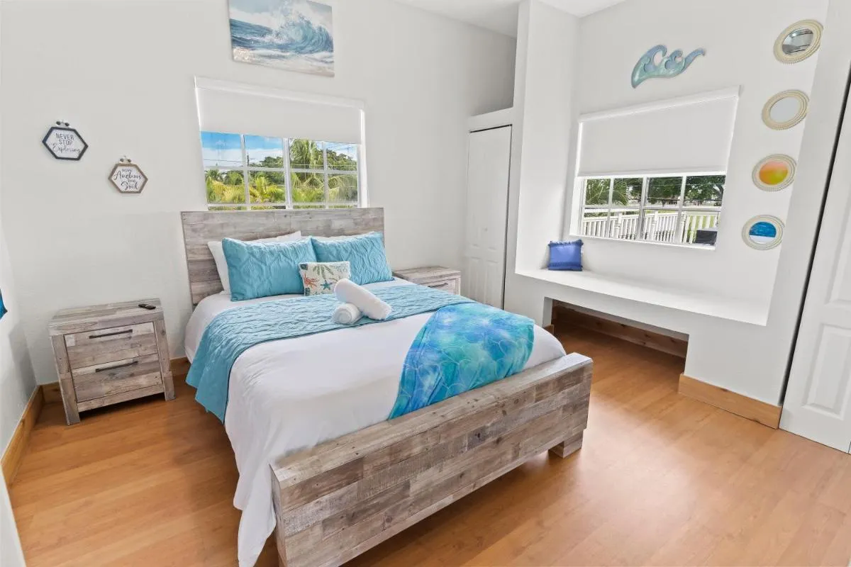 Image 6 of UPSCALE MANSION IN THE HEART OF MIAMI WITH POOL