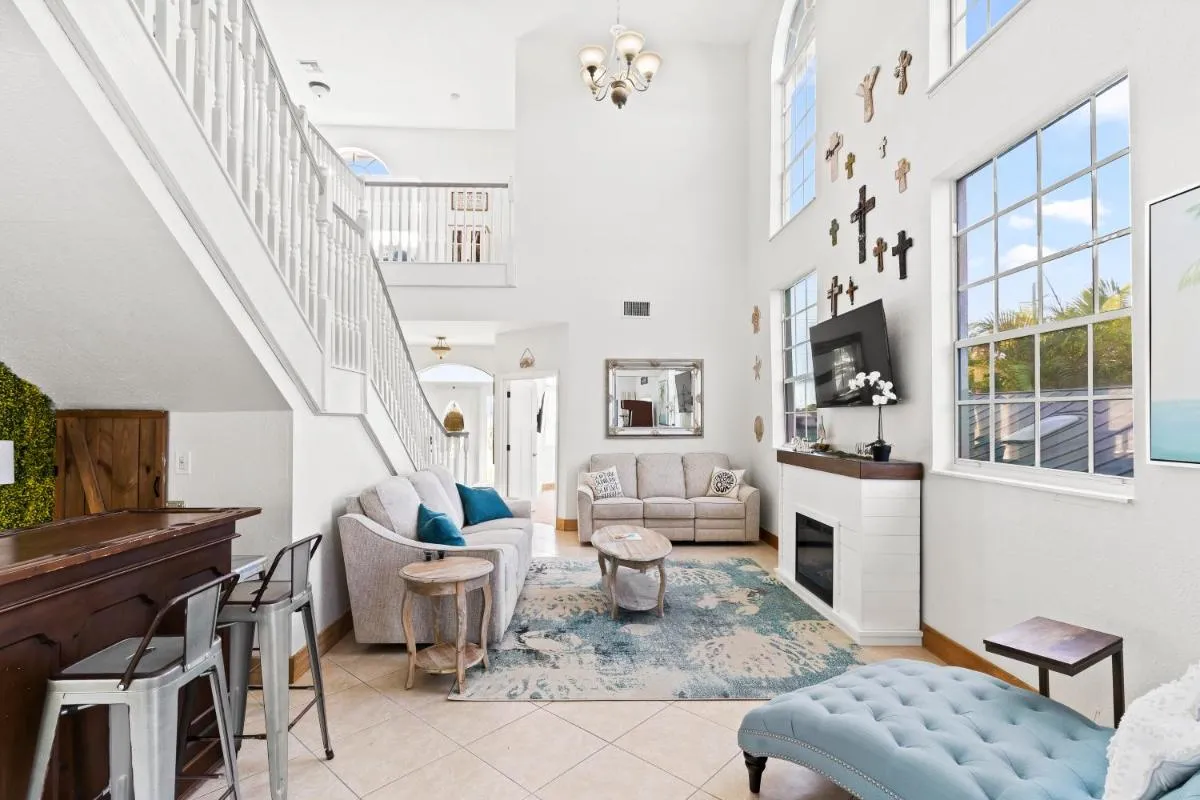 Image 4 of UPSCALE MANSION IN THE HEART OF MIAMI WITH POOL