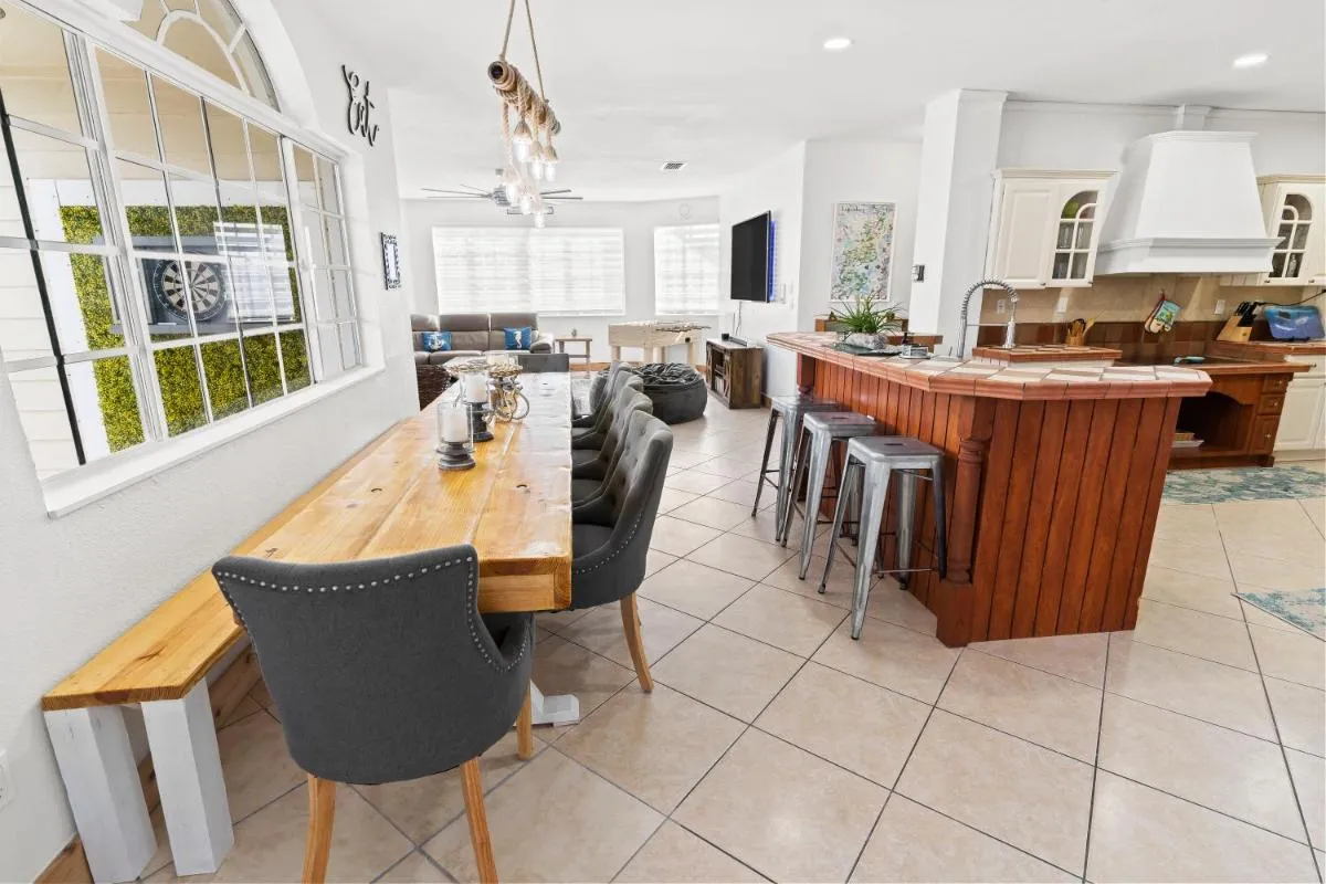 Image 3 of UPSCALE MANSION IN THE HEART OF MIAMI WITH POOL