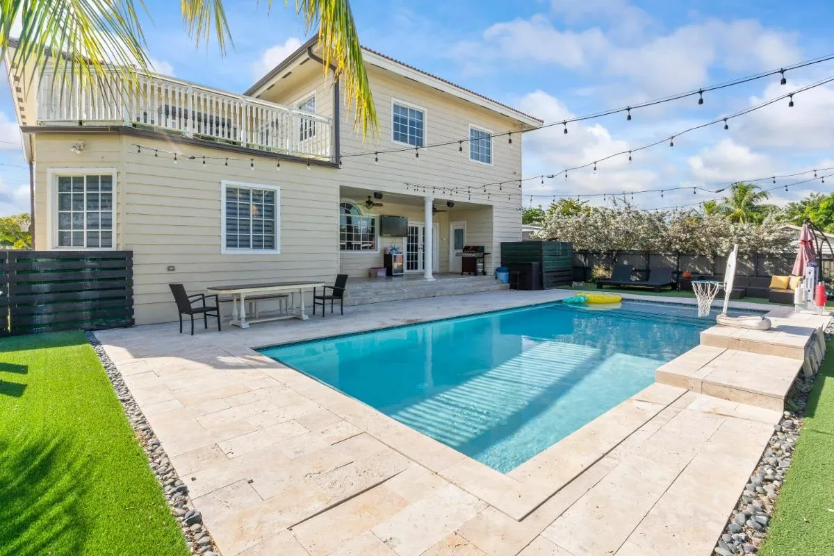 Image 2 of UPSCALE MANSION IN THE HEART OF MIAMI WITH POOL