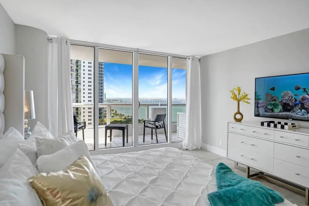 Image 5 of Unforgettable! Water & Park Views, 4 Bedrooms!